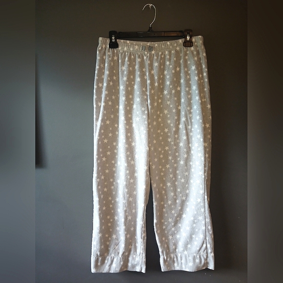 SIZE AND BRAND UNKNOWN WOMENS PAJAMA BUTTON VERY SOFT AND COMFY(XL) - Picture 1 of 2